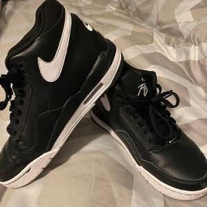 Size 7.5 Nike Air shoes